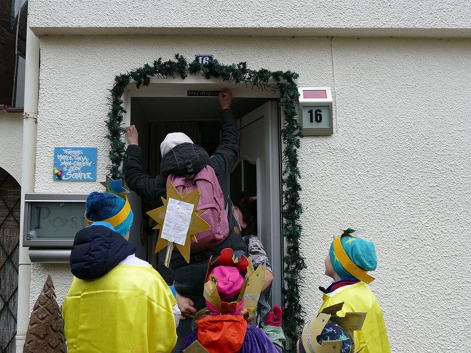 Dreikönigssingen der Sternsinger in Naumburg (Foto: Karl-Franz Thiede)